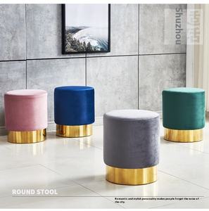 <span class=keywords><strong>Pouf</strong></span> Ottomano Rotondo Moderno Francese con Seduta, Base in Acciaio Inox e Rivestimento in Velluto Rosa e Nero per Soggiorno - Product Image 1