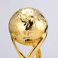 Fabrique la meilleure vente à la mode drôle pas cher personnalisé Sport Football trophée métal prix mondial trophée métal artisanat en Chine