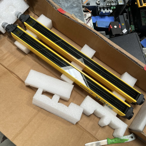 Plc プログラミング コントローラー 1018348 1018347 ライト カーテン C4000 12 か月保証付き再生品 - Product Image 1