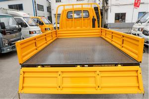 Camionnette diesel d'occasion 4x2, conduite à droite, avec ridelles, boîte <span class=keywords><strong>automatique</strong></span>, capacité de charge 1-10 tonnes, Euro 6, caméra arrière, écran tactile - Product Image 4