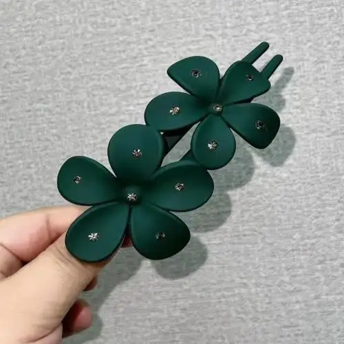 2023 New Custom Cheap Plastic Flower Hair Claw Women Luxury Fashion Crystal Rhinestone Ponytail Duckbill Clips Matte Hair Claw