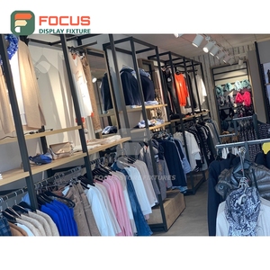 Muebles de Exhibición de Acero Inoxidable para Tiendas Comerciales, Diseño de Interiores para Cadenas de Tiendas de Ropa - Product Image 1