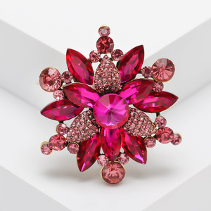 Broche de Flor de Cristal com Pétalas Marquise e Detalhes em Strass para Lapela de Casaco Feminino, 53x47mm, 9 Cores - Product Image 3