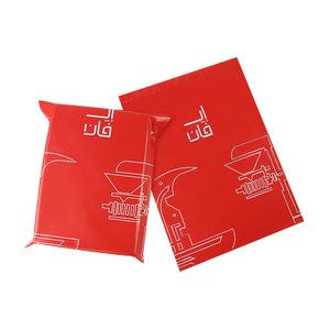 Sac d'expédition en plastique rouge personnalisé avec logo imprimé, épais et résistant, pour vêtements, avec bande de scellage solide - Product Image 4