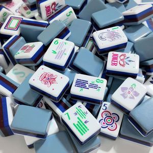 Juego de Mahjong Americano de Cuatro Capas de Acrílico Tallado Personalizado al por Mayor para Juegos de Ajedrez - Product Image 1