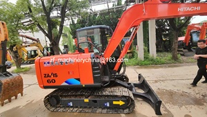 Mini-excavatrice Hitachi ZX60 d'occasion d'origine japonaise, 6 tonnes, avec moteur hydraulique sur chenilles et moteur à haut rendement. - Product Image 2