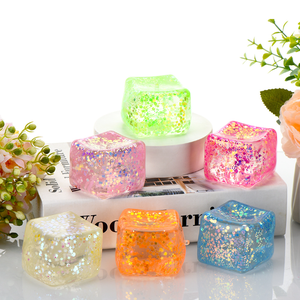 Juguete Blandito de Cubo de Hielo que Brilla en la Oscuridad - Juguete Sensorial Elástico de TPR con Maltosa para Descompresión, Alivio del Estrés por Compresión para Todas las Edades - Product Image 3