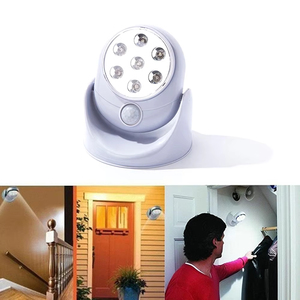 Lampe murale à détecteur de mouvement, caméra factice de sécurité rotative à 360°, lumière de sécurité sans fil pour extérieur et intérieur - Product Image 5