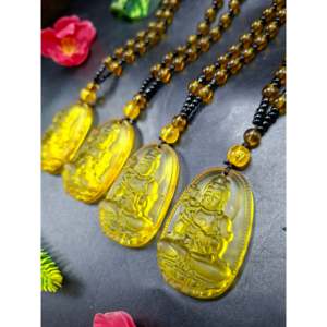 จี้พระโพธิสัตว์กวนอิมประดับซิทรินเคลือบสีเหลืองและลูกปัดสีดำ น้ำหนัก 42 กรัม ความยาว 15 นิ้ว เสริมความมั่งคั่งทางจิตวิญญาณและความสำเร็จ - Product Image 1