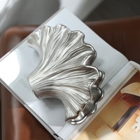Vase en céramique de luxe en forme de feuille de Ginkgo argentée pour la décoration intérieure et les arrangements floraux