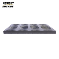 Plaque de cuisson rectangulaire durable avec 28 cavités individuelles, idéale pour les croissants, les pains et les brioches, facile à démouler