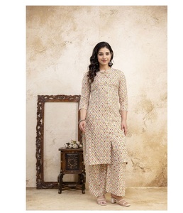 Ensemble Kurta et Palazzo en Rayonne Blanche de Créateur pour Femme, Col Montant, Patte de Boutonnage Frontale, Fausses Boutons, Doux, Confortable, Élégant, Ethnique - Product Image 2