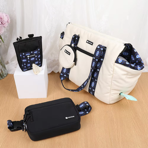 Modèle personnalisé extérieur chien chat transporteur sac <span class=keywords><strong>de</strong></span> voyage Pet Carrier Holder avec chien traiter pochette sac caca distributeur - Product Image 2