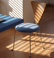 Chaise de salle à manger moderne de style Bauhaus du milieu du siècle avec dossier en éventail |   Acier inoxydable |   Meubles rembourrés bicolores pour hôtels et chambres à coucher