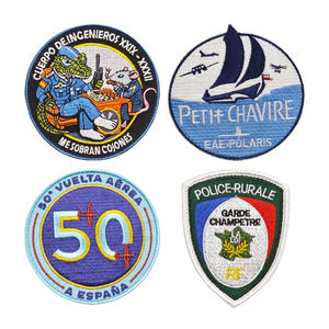 Parches Bordados Termoadhesivos Personalizados y Ecológicos con Diseños de Corazón y Flores para Equipos Deportivos y Ropa Deportiva - Product Image 1