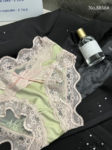 Culottes en satin de luxe pour femmes, taille mi-haute, avec nœud décoratif et bordure en dentelle, transparentes, respirantes, élégantes, vente en gros - Product Image 4