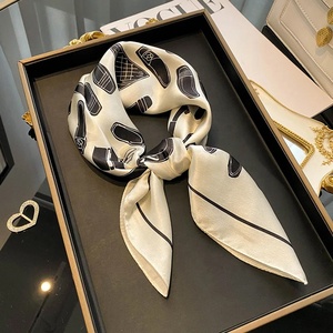 Servizio di Stampa Personalizzata per <span class=keywords><strong>Foulard</strong></span> di Seta Quadrati da Donna di Alta Qualità 100% Seta - Product Image 2