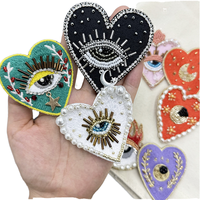 Patchs 3D polyvalents en forme de cœur perlé faits à la main, badges broches DIY en tissu pour vêtements, sacs, chaussures, chapeaux
