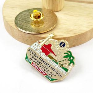 Üretici özelleştirilmiş damgalama aşk broş Metal sert emaye Lions kulübü yaka Pin emaye hatıra amblem rozeti baskı logosu - Product Image 3