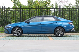 Autos de Gasolina Chinos 2026, Sedán de 4 Puertas y 5 Asientos, 1.5L 115Ps L4 FWD, Hyundai Elantra, Auto Compacto de Gasolina en Venta - Product Image 5