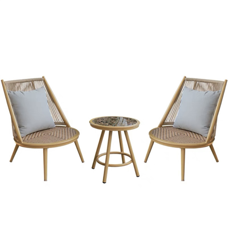 2[Chaises en rotin]+1[Table basse en carreaux de céramique]Natur