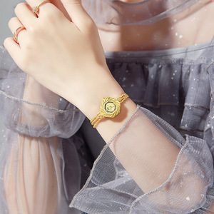 สร้อยข้อมือพู่ห้อยระดับไฮเอนด์สำหรับสุภาพสตรี พร้อมดีไซน์ทรงแปดเหลี่ยมที่หรูหราและละเอียดอ่อน นาฬิกาข้อมือสไตล์ควอตซ์ - Product Image 2
