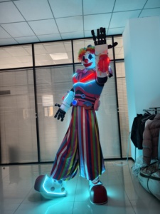 Nuevo <span class=keywords><strong>Disfraz</strong></span> <span class=keywords><strong>de</strong></span> <span class=keywords><strong>Payaso</strong></span> <span class=keywords><strong>de</strong></span> Alta Calidad Hecho a Mano <span class=keywords><strong>de</strong></span> 2.7 Metros <span class=keywords><strong>de</strong></span> Altura, <span class=keywords><strong>Disfraz</strong></span> <span class=keywords><strong>de</strong></span> Robot <span class=keywords><strong>Payaso</strong></span> Realista con Luces LED - Product Image 2