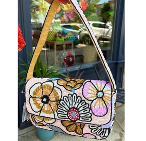 Hermoso bolso cruzado con bordado de cuentas de semillas de lujo con correa ajustable hecho a mano para un estilo atemporal - Product Image 5