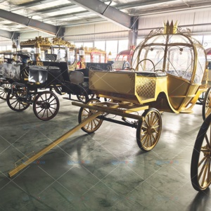 Chariot de mariage élégant en forme de citrouille Cendrillon, traîné par des chevaux, pour une décoration de conte de fées de princesse - Product Image 2
