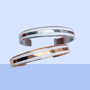 Thép Không Gỉ Phiên Bản Rộng Gốm Chữ Vàng Hồng Mở Vòng Đeo Tay Đôi - Product Image 4