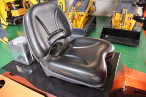 Minicargadora China 2026 con Motor de Gasolina Importado, Cargador Frontal de Orugas, Capacidad de Cucharón de 0.7 Metros Cúbicos, Envío Gratis - Product Image 5