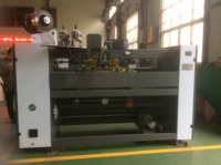 Machine à coudre semi-automatique pour papier ondulé, machine à coudre les pièces individuelles, machine à fabriquer des boîtes en carton