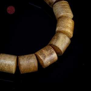 กำไลข้อมือไม้กฤษณาลูทอง 12 มม. แบบลูกปัด เกรด 1 ไม้กฤษณาธรรมชาติ ของขวัญพรีเมียม - Product Image 3