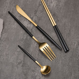 ชุดช้อนส้อมสแตนเลสสีโรสโกลด์ พร้อมช้อน ส้อม มีด ตะเกียบ ปลอดภัยสำหรับเครื่องล้างจาน เหมาะสำหรับงานแต่งงาน - Product Image 3