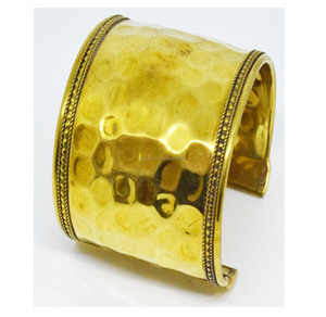 Pulsera Abierta de Latón Grueso con Diseño de Cuerno y Hueso de 8mm, Estilo Italiano, Media Luna, Joyería para Mujer, Colección Navidad y Primavera 2024 - Product Image 6