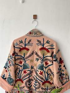 Veste brodée Suzani faite à la main manteau en coton matelassé Boho vêtements d'extérieur brodés ethniques pour femmes veste florale d'art traditionnel - Product Image 6