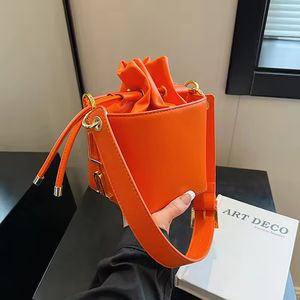 Bolso bandolera informal de diseñador para mujer, bolso vintage, decoración de cadena, bolso de hombro de nicho - Product Image 5