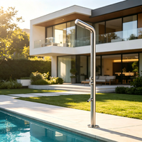 Douche extérieure moderne en acier inoxydable sur pied avec double poignée en céramique brossée, jet pluie et jet doux, pour jardin