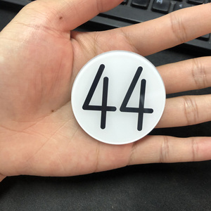 Broches d'accessoires de <span class=keywords><strong>cosplay</strong></span> Hunter X Hunter <span class=keywords><strong>Hisoka</strong></span>, Kurapika, Killua Zoldyck, Gon Freecss, avec numéro, pour collection et déguisement - Product Image 2