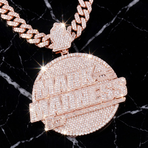 Pendentif de nom personnalisé en argent 925 avec moissanite VVS de luxe et diamants baguette, style hip-hop, chaîne fine pour homme - Product Image 1