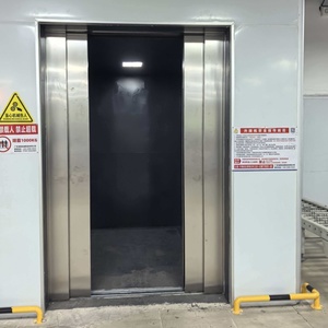 Elevador de Carga Hidráulico de Alta Capacidad con Riel Guía para Manejo de Mercancías en Almacenes Industriales - Product Image 5