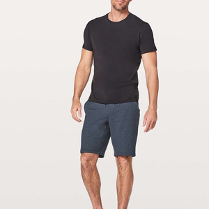 Shorts en molleton 100 % coton à ourlet brut pour homme, style décontracté, streetwear, avec logo personnalisé, longueur genou - Product Image 5