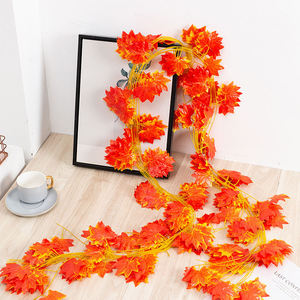 Guirlande artificielle d'érable à 30 feuilles en soie rouge, décoration intérieure pour Halloween et Noël, plante décorative verte - Product Image 4