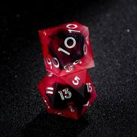 Ensemble de dés en résine rouge et noir à 7 pièces avec accents en feuille d'or, dés polyédriques à bords tranchants pour DND RPG