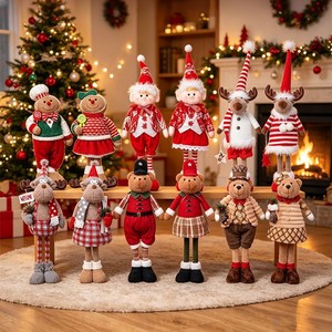 Decoración Navideña Tradicional para el Hogar, Adorno Interior con Diseño de Santa Claus, Muñeco de Nieve y Oso de Peluche Rojo y Verde - Product Image 1