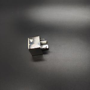 Dispositivo de Mantenimiento de Baterí<span class=keywords><strong>a</strong></span> Eléctrica con Fusible Multi-Relé Big Bull, Compatible con <span class=keywords><strong>Lamborghini</strong></span> Aventador, 357927843A - Product Image 2