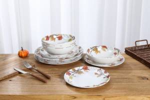 Servizio di Piatti in Melamina con Stampa Foglie Autunnali, Sicuro per Alimenti, Leggero per Pasti Quotidiani, Feste del Ringraziamento ed Eventi all'Aperto - Product Image 3