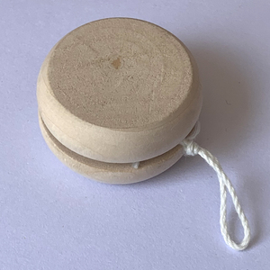Vente en gros de jouets yoyo en bois classiques pour enfants, personnalisables avec logo, petits yoyo en bois vierges - Product Image 3