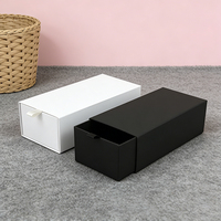 Boîtes cadeaux portables de luxe noires rigides et recyclables avec logo personnalisé, finition mate, gaufrage et revêtement UV