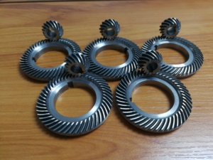 Engranaje cónico de dirección de mano izquierda y derecha de Metal personalizado, engranaje helicoidal, juego de engranajes cónicos en espiral - Product Image 5